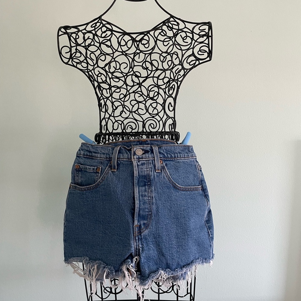 Levi’s 501 Jean shorts in blue